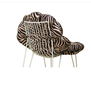 Garden glory shell zebra cushion